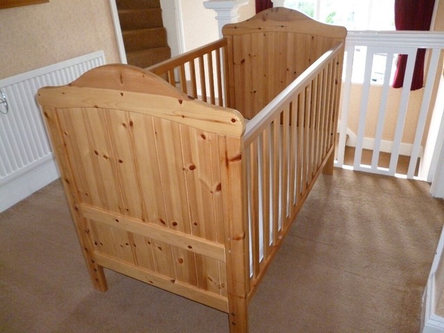 mothercare cot bed size